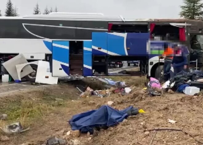 Eskişehir’de yolcu otobüsü devrildi! Ölü ve yaralılar var